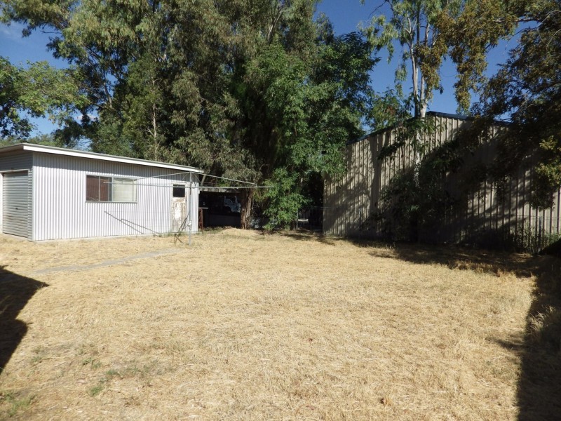 2 Lovell Street, Roma QLD 4455