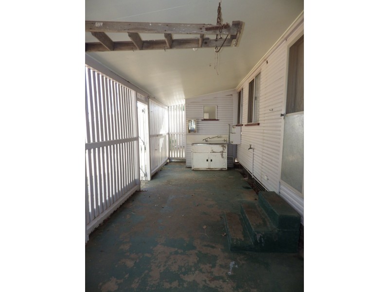 2 Lovell Street, Roma QLD 4455