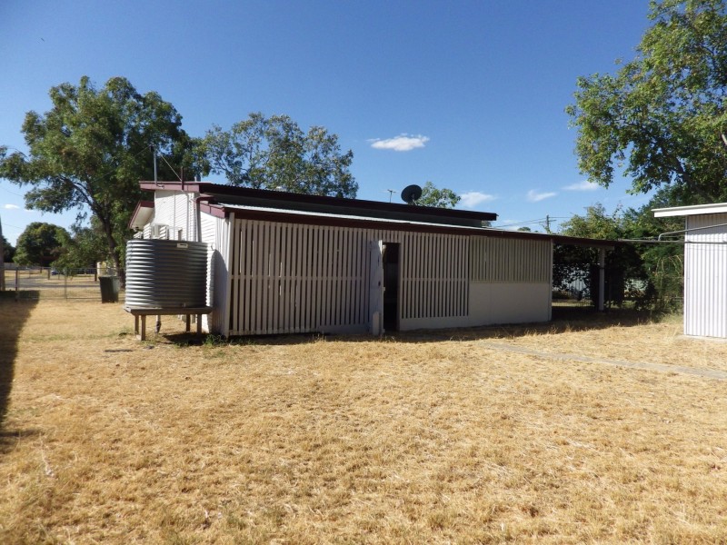 2 Lovell Street, Roma QLD 4455