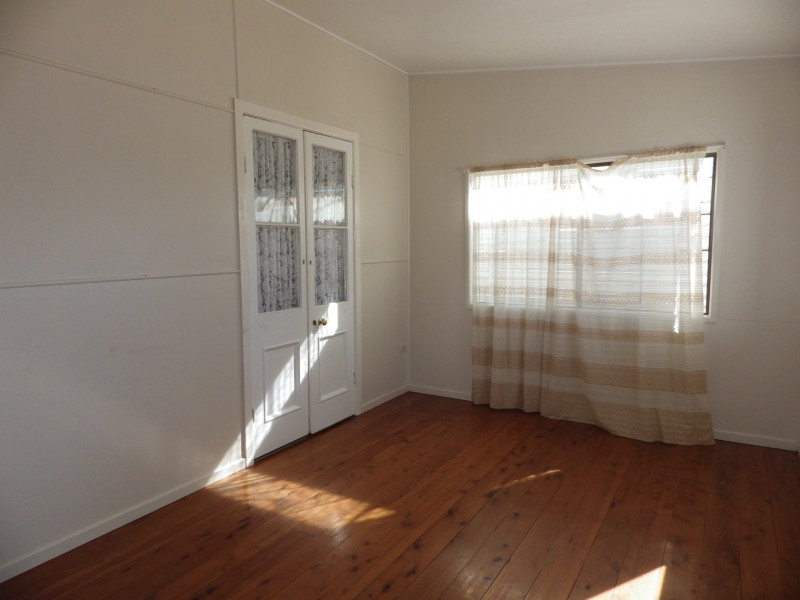 2 Lovell Street, Roma QLD 4455