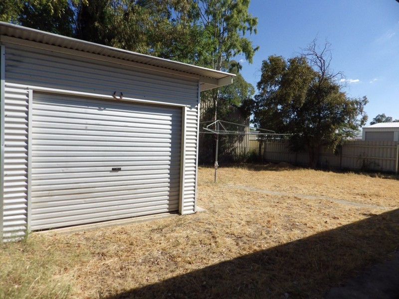 2 Lovell Street, Roma QLD 4455