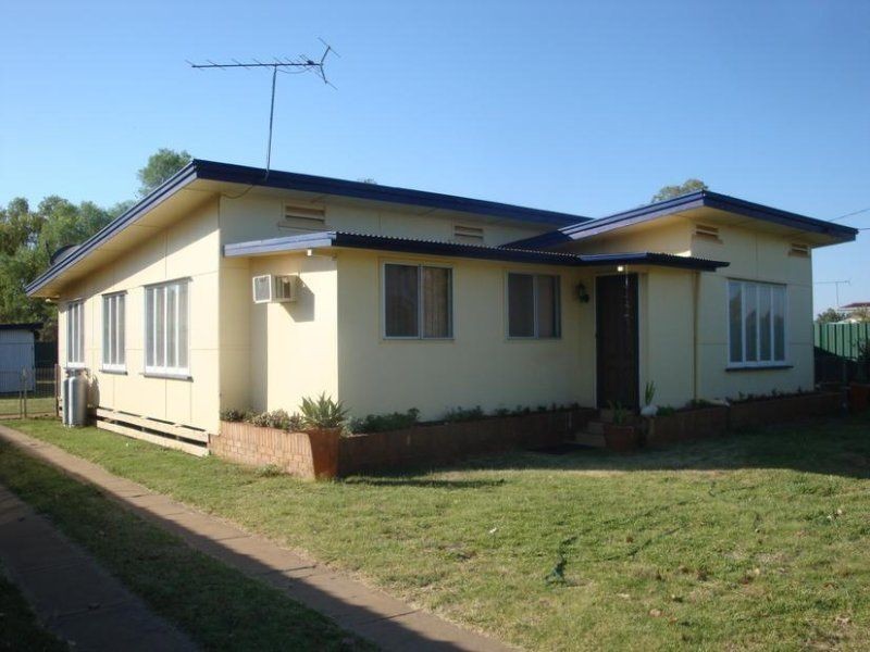 8 CHESTER STREET, Charleville QLD 4470