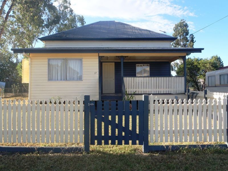 17 Lovell Street, Roma QLD 4455