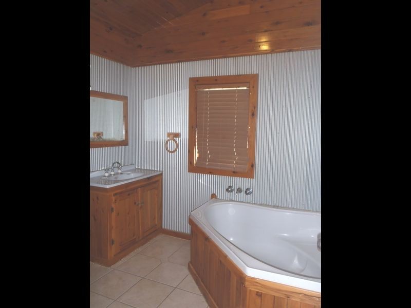 17 Lovell Street, Roma QLD 4455