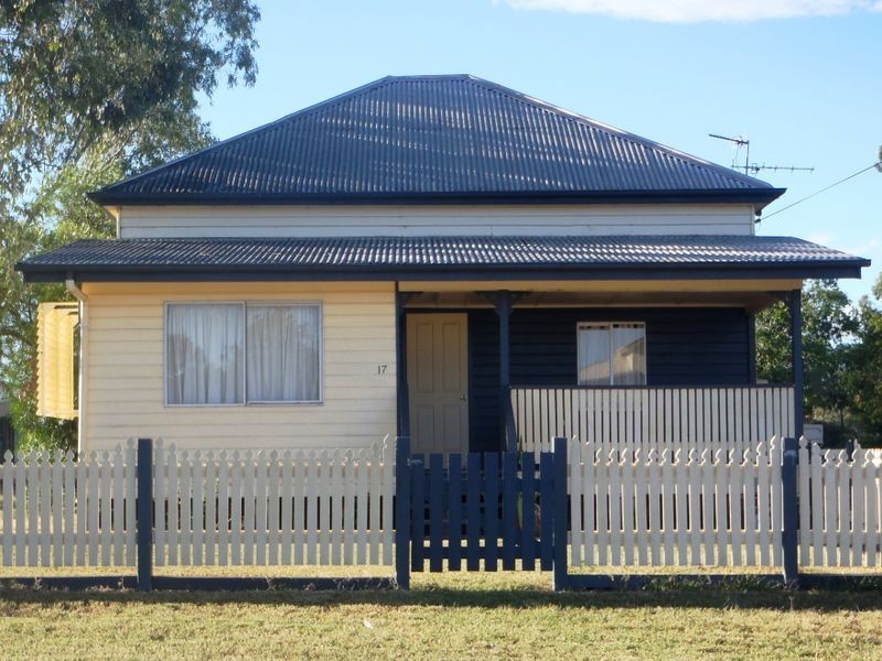 17 Lovell Street, Roma QLD 4455
