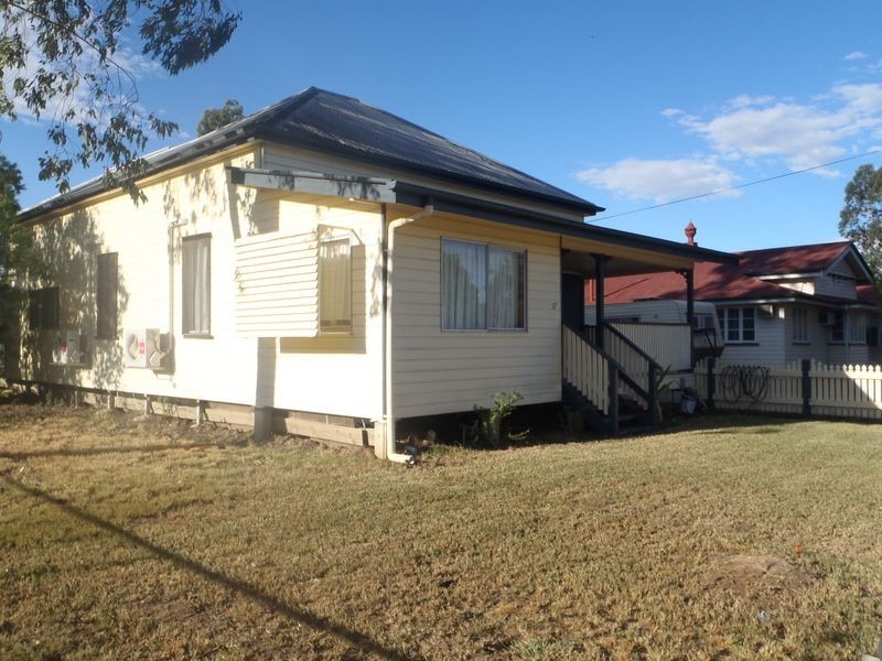 17 Lovell Street, Roma QLD 4455