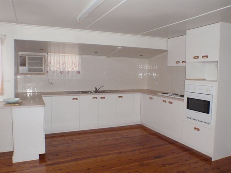 4 Russell Street, Wallumbilla QLD 4428