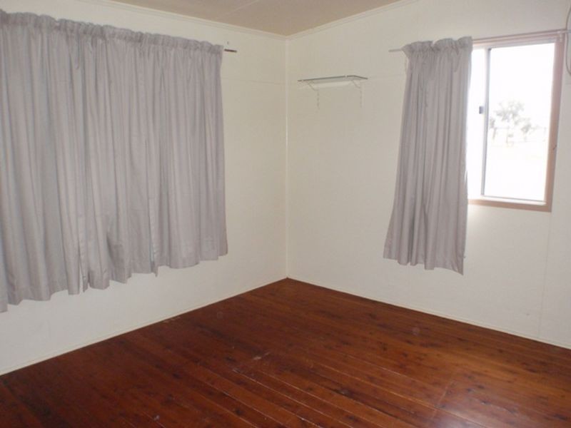 4 Russell Street, Wallumbilla QLD 4428