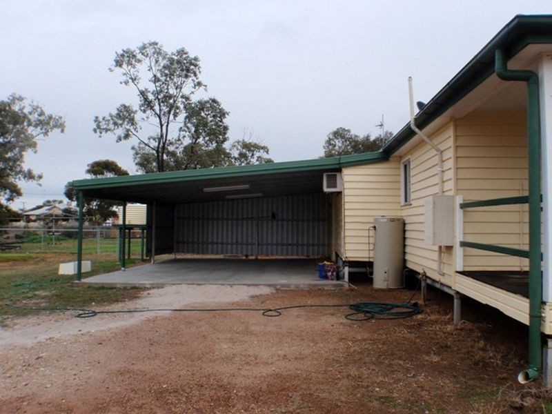 4 Russell Street, Wallumbilla QLD 4428