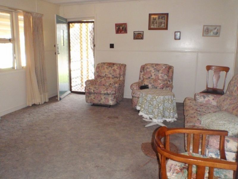 27 Downs Street, Roma QLD 4455