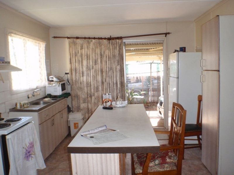 27 Downs Street, Roma QLD 4455