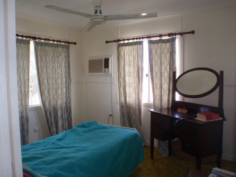 27 Downs Street, Roma QLD 4455