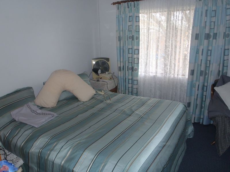 8 Railway Parade, Injune QLD 4454