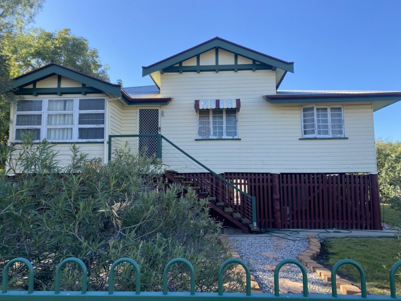 35 Bowen Street, Roma QLD 4455