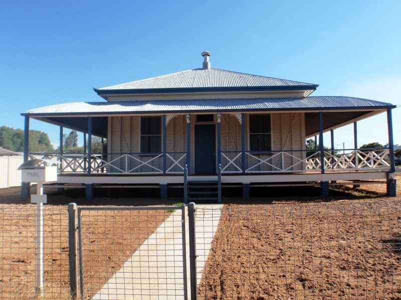150 McDowall Street, Roma QLD 4455