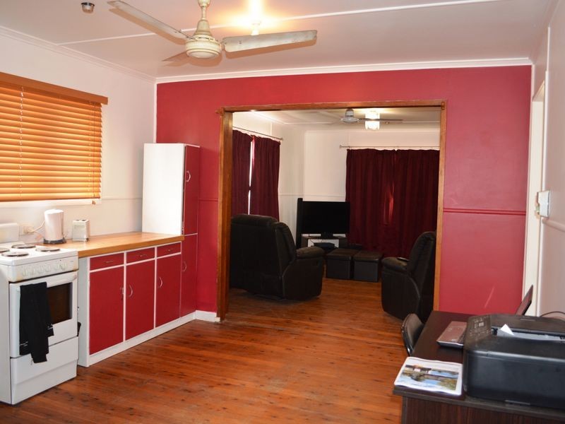 31 South Street, Roma QLD 4455