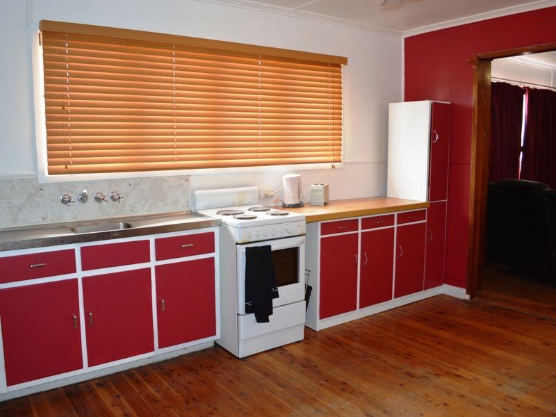 31 South Street, Roma QLD 4455