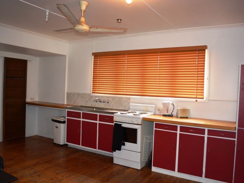 31 South Street, Roma QLD 4455