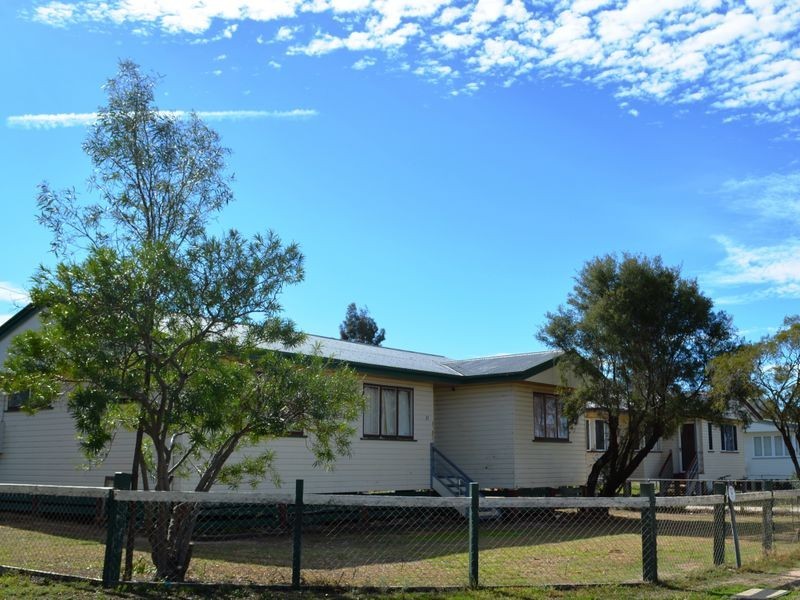 31 South Street, Roma QLD 4455
