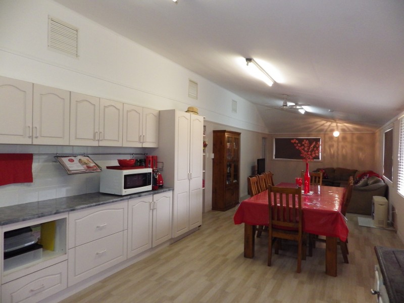 33 Hoffman Street, Roma QLD 4455