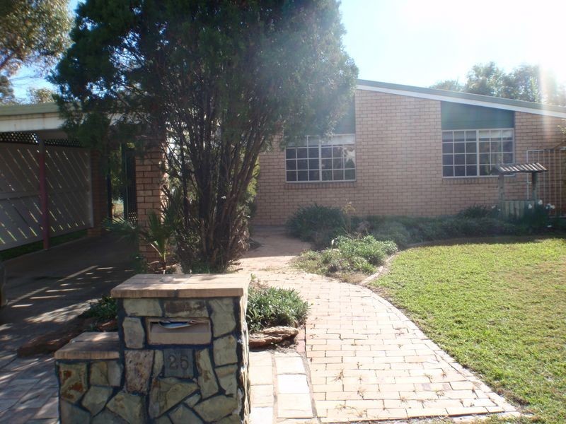 25 Alexander Avenue, Roma QLD 4455