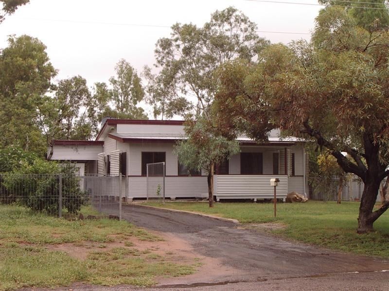 2 Lovell Street, Roma QLD 4455