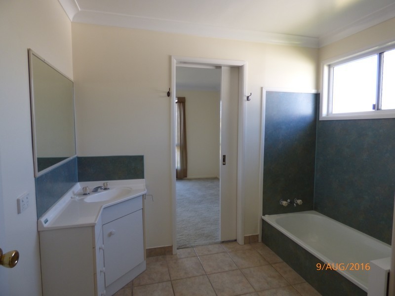 103 Quintin Street, Roma QLD 4455