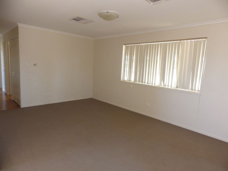 24 South Street, Roma QLD 4455