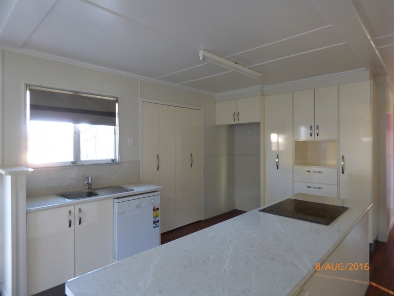 122 Currey Street, Roma QLD 4455