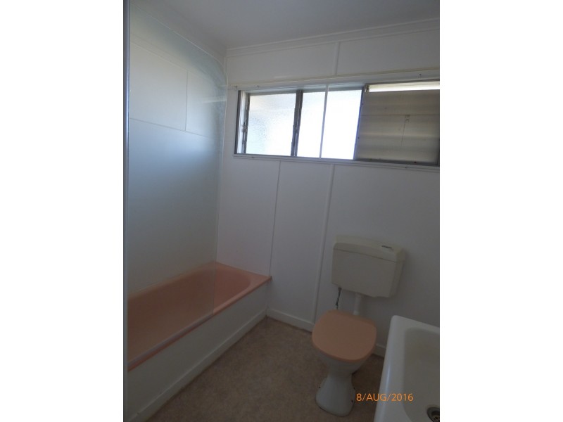 122 Currey Street, Roma QLD 4455