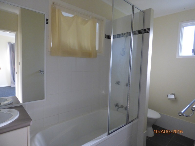 267 Edwardes Street, Roma QLD 4455