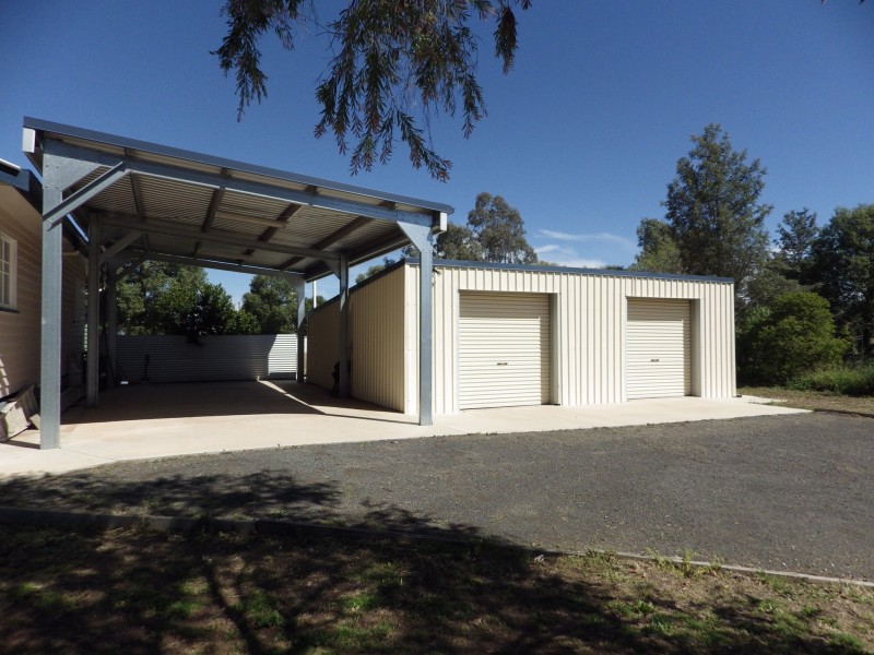 92 Robert Street, Surat QLD 4417