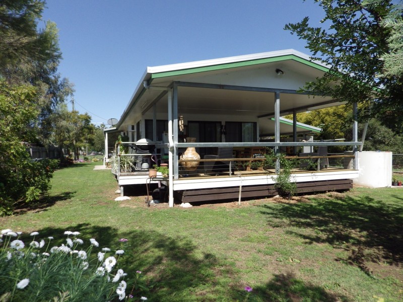 25 Lovell Street, Roma QLD 4455