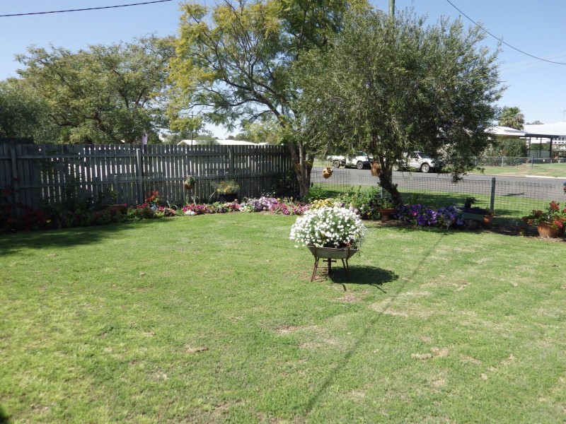 25 Lovell Street, Roma QLD 4455