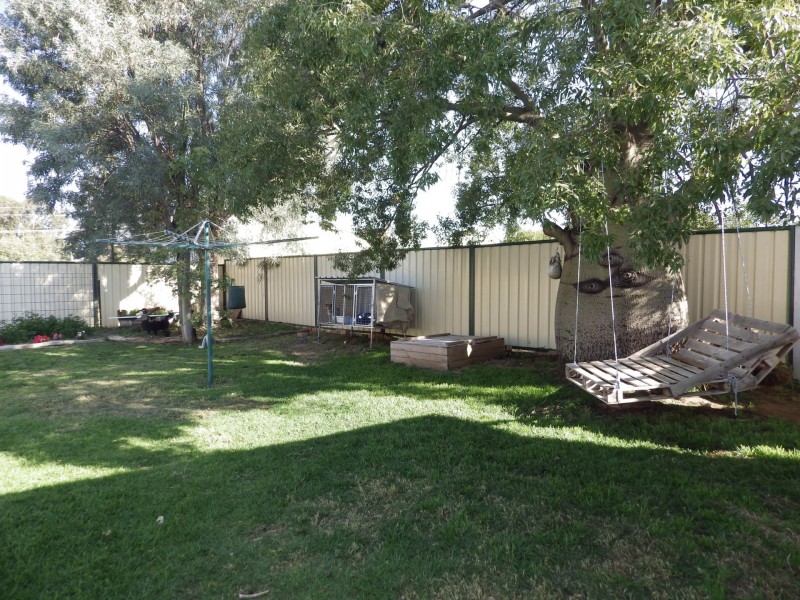 4 Saunders Street, Roma QLD 4455