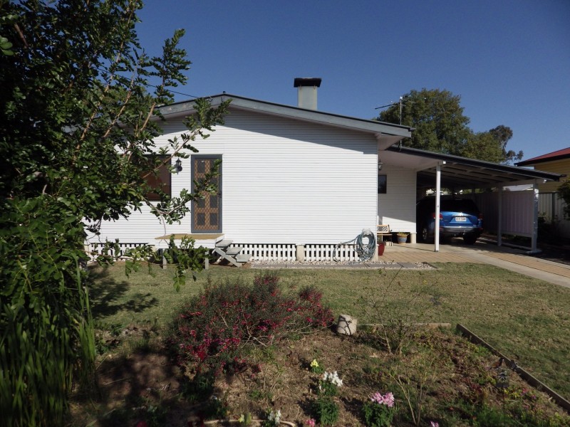 4 Saunders Street, Roma QLD 4455