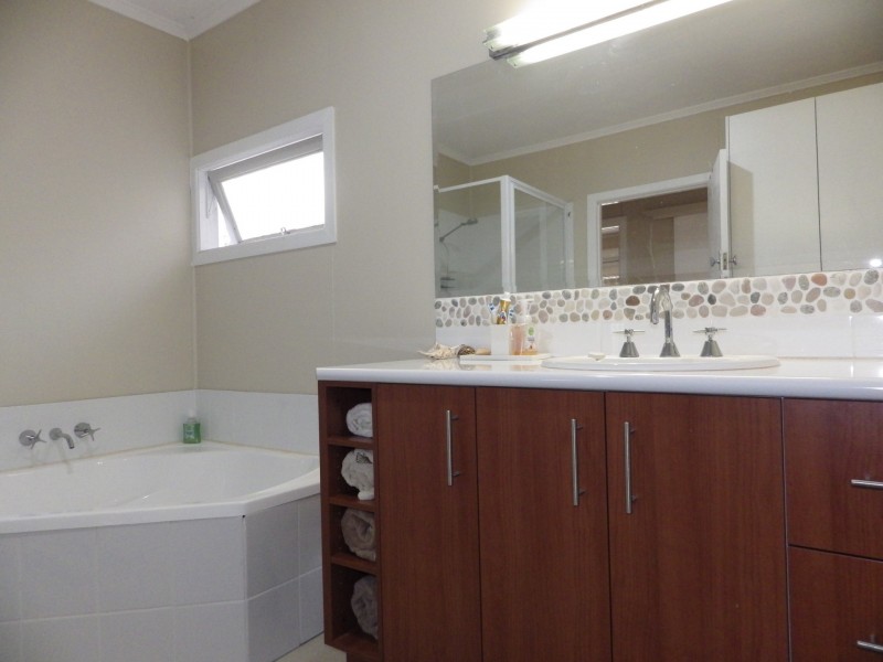 4 Saunders Street, Roma QLD 4455