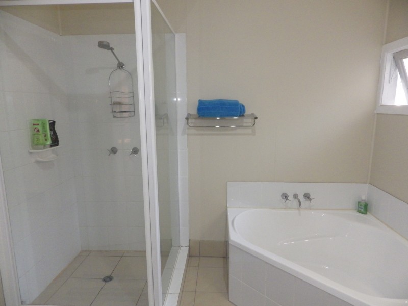 4 Saunders Street, Roma QLD 4455