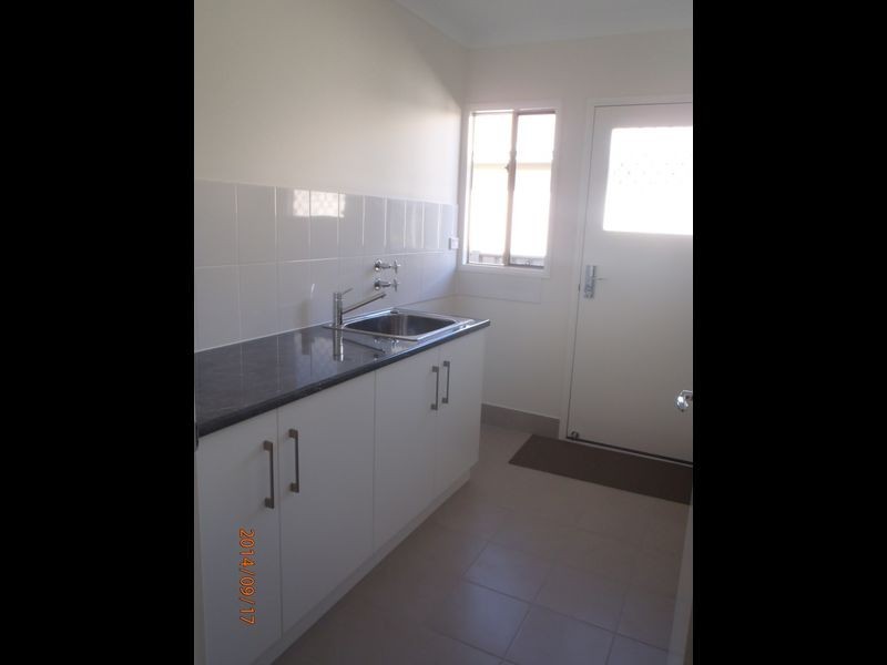 2/2 Russell Street, Roma QLD 4455