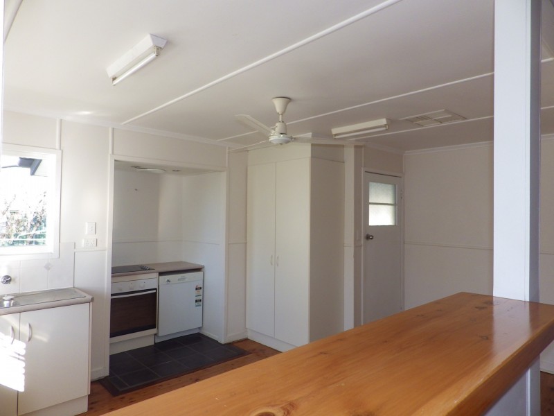 128 Currey Street, Roma QLD 4455