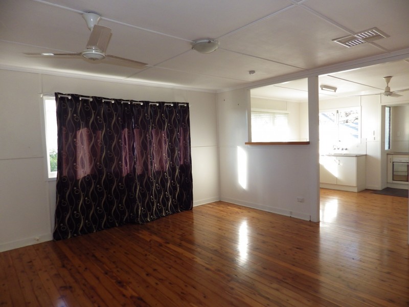 128 Currey Street, Roma QLD 4455