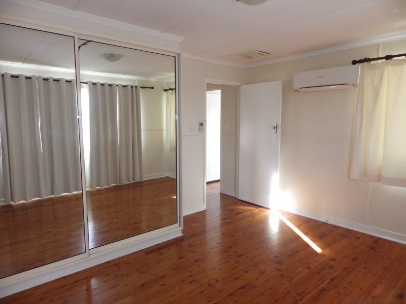 128 Currey Street, Roma QLD 4455