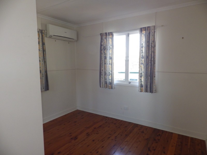 128 Currey Street, Roma QLD 4455