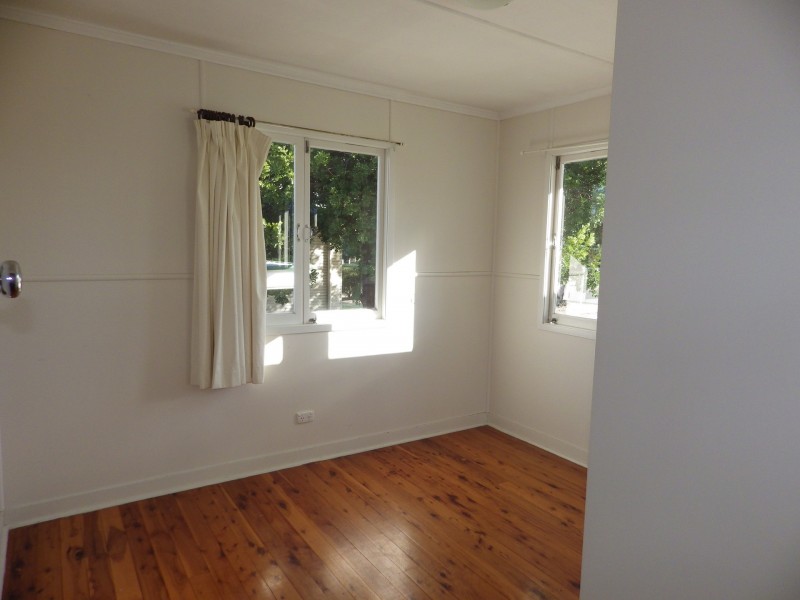 128 Currey Street, Roma QLD 4455
