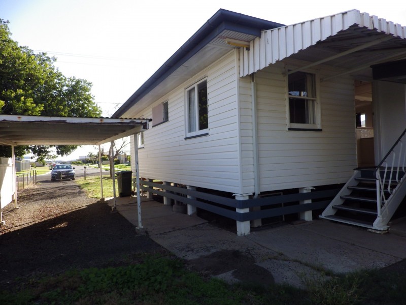 128 Currey Street, Roma QLD 4455