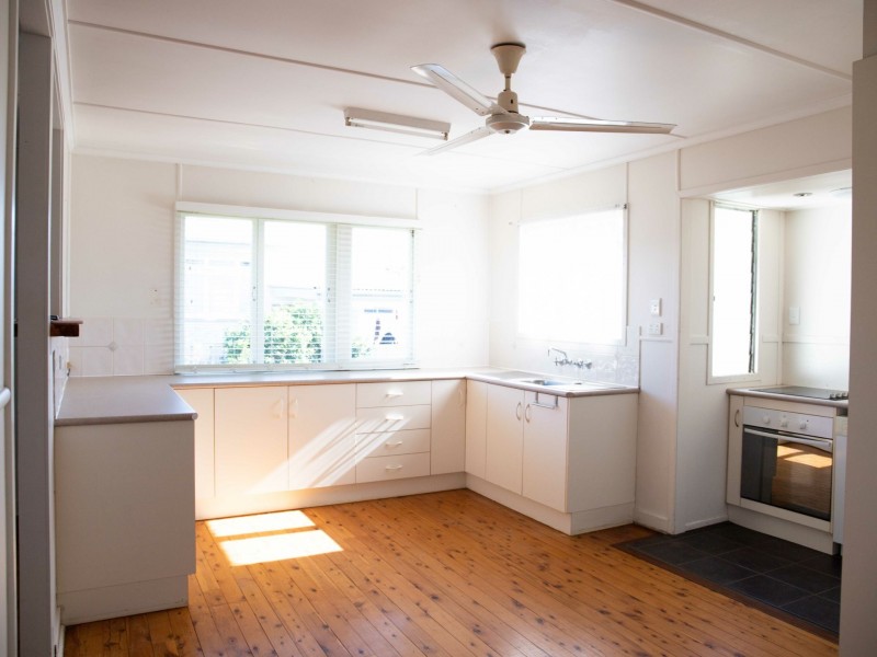 128 Currey Street, Roma QLD 4455