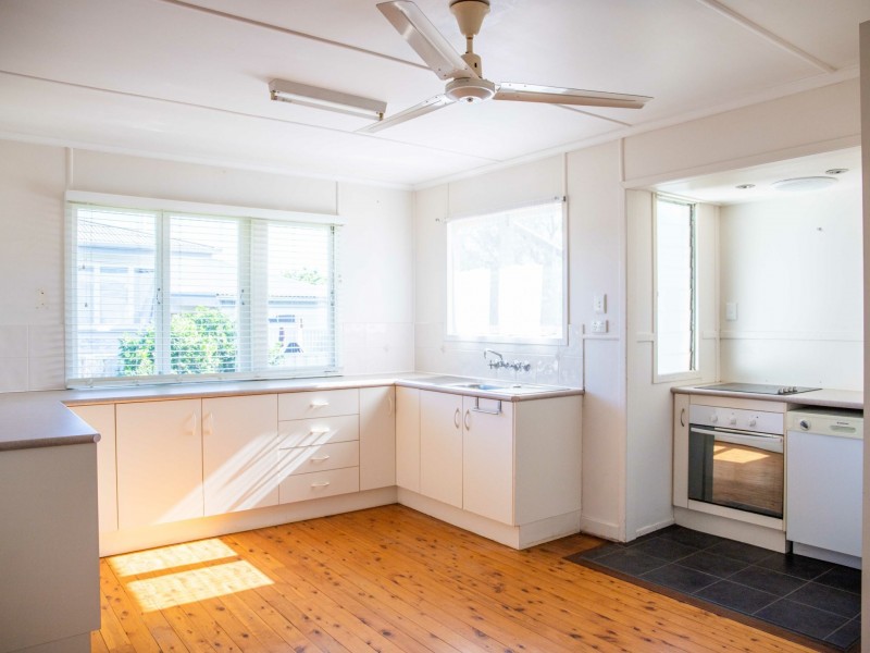 128 Currey Street, Roma QLD 4455