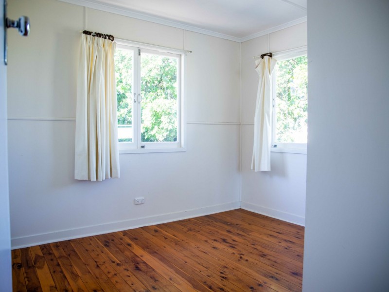 128 Currey Street, Roma QLD 4455