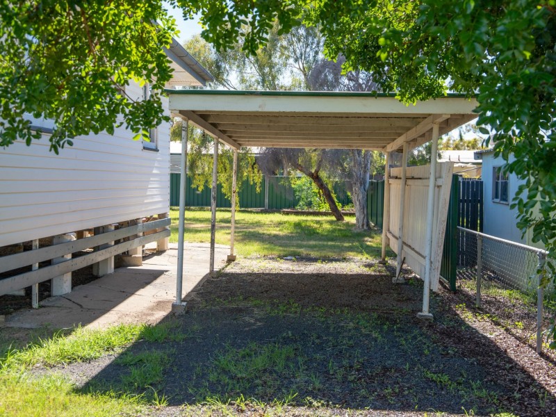 128 Currey Street, Roma QLD 4455