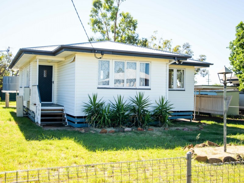 128 Currey Street, Roma QLD 4455